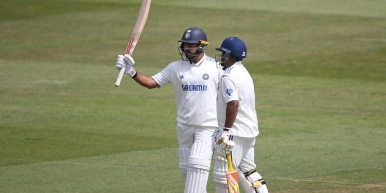IND vs ENG packed cricket stadium Indian fans cheering atmosphere