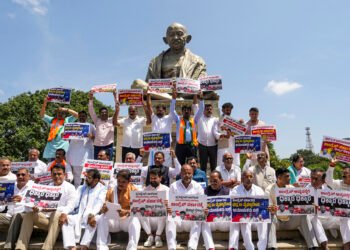 बेंगलुरु भगदड़ चिन्नास्वामी स्टेडियम भीड़ RCB फैंस सुरक्षा चूक