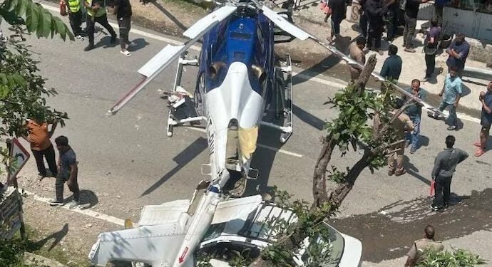Chopper on way to Kedarnath makes emergency landing on Uttarakhand highway with passengers safe
